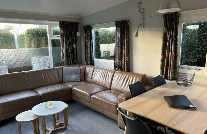 Haantjes Vakantiepark Budget bungalow Paal 5 woonkamer1