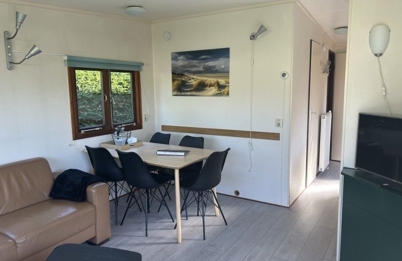 Haantjes Vakantiepark Budget bungalow Paal 2 eetkamer