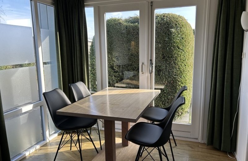 Haantjes vakantiepark budgetbungalow paal8 eethoek