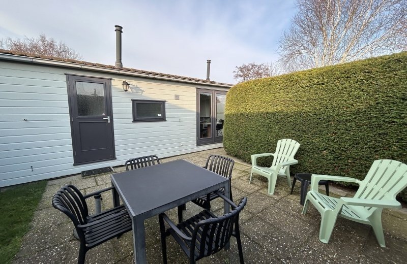 Haantjes vakantiepark budgetbungalow paal8 terras