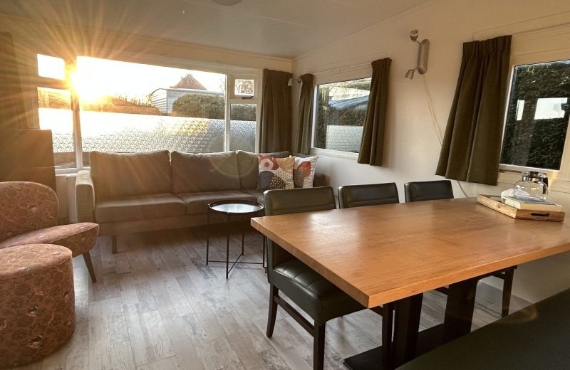 Haantjes vakantiepark terschelling budget bungalows paal 3 woonkamer2