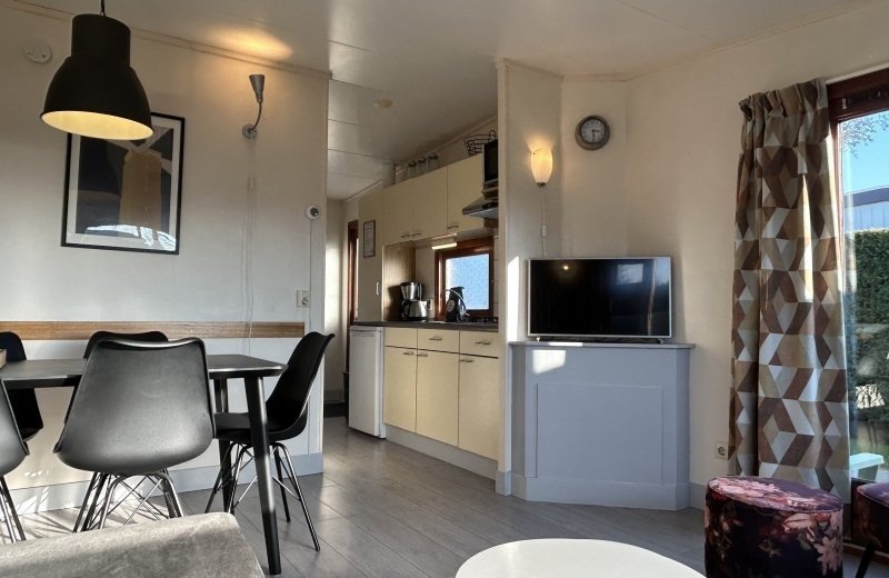 Haantjes vakantiepark terschelling budget bungalows paal 4 woonkamer3