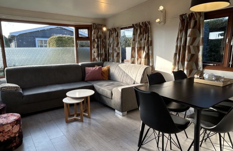 Haantjes vakantiepark terschelling budget bungalows paal 4 woonkamer4