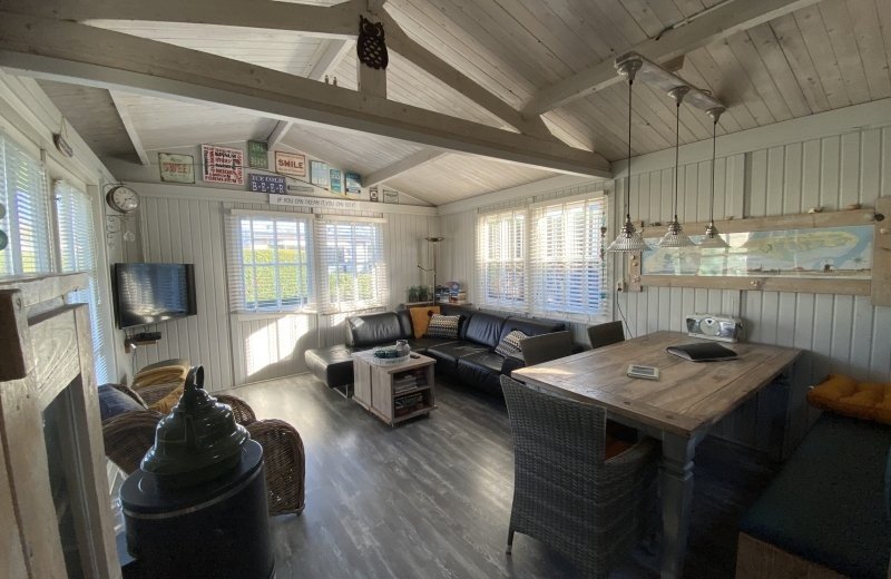 Haantjes vakantiepark terschelling wadstromen basic 4 personen hutte woonkamer2 68c8024940e45