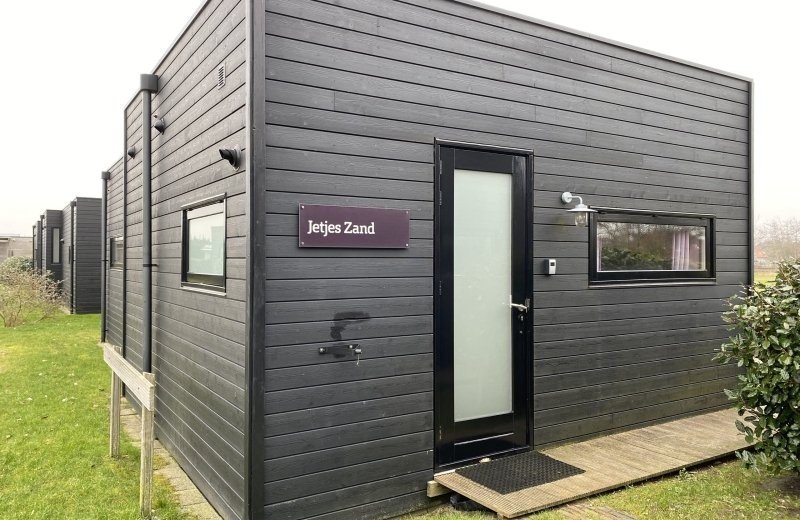 Haantjes vakantiepark wadplaten jetjes zand buiten