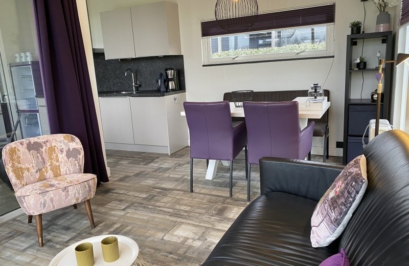 Haantjes vakantiepark wadplaten jetjes zand woonkamer3