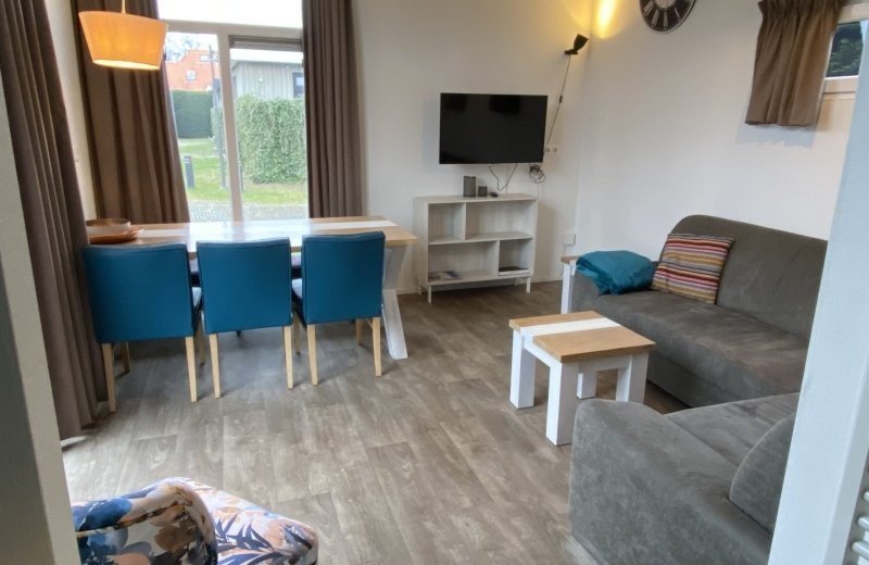 Haantjes vakantiepark wadstromen basic 5 6 personen schuitengat woonkamer