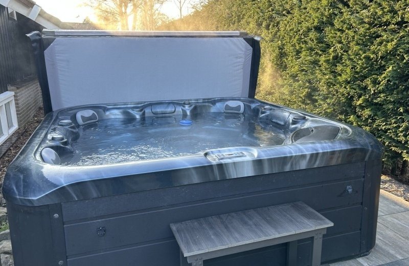 Jacuzzi voor luxe vakantie op terschelling