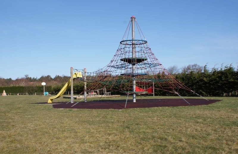 Speeltoestel op vakantiepark in terschelling